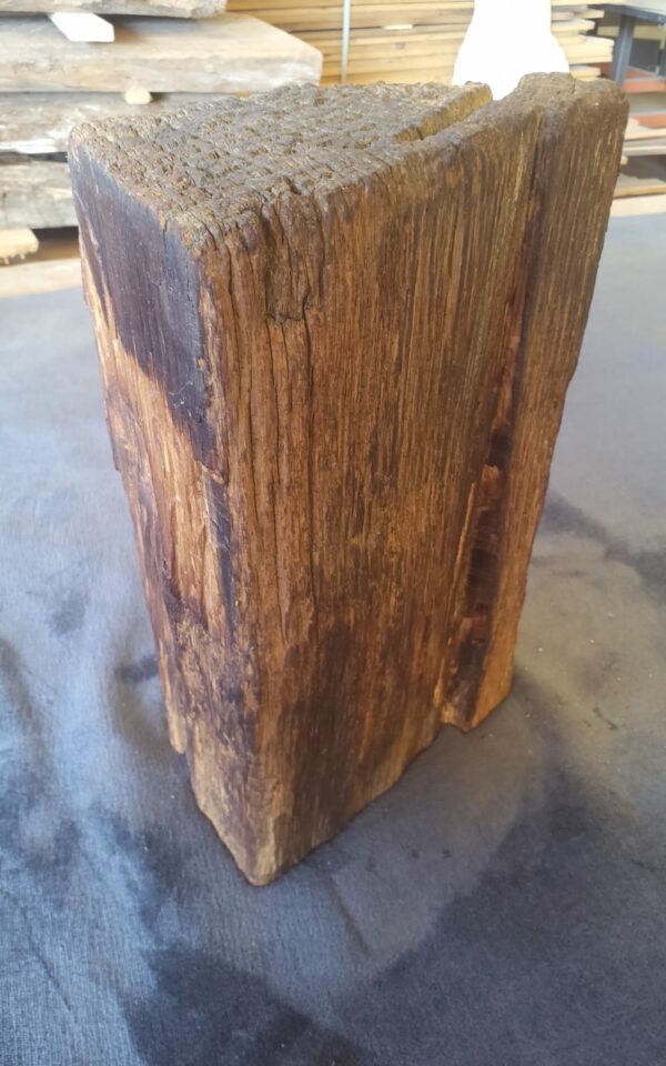 Deko Alte Fundamenteiche mit Holznaggelloch – Bild 3