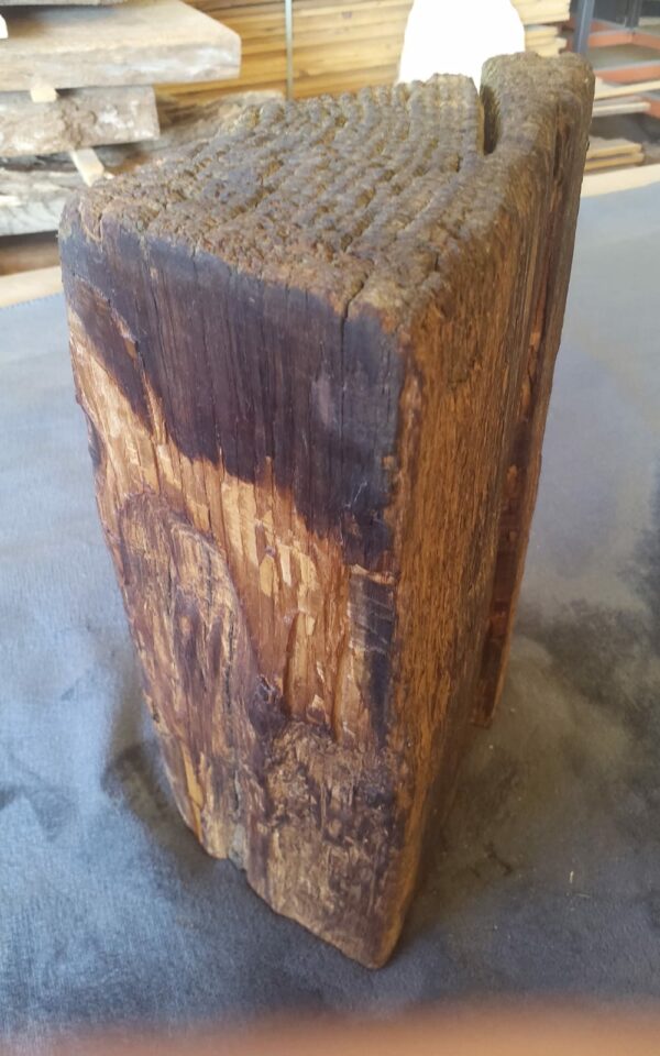 Deko Alte Fundamenteiche mit Holznaggelloch